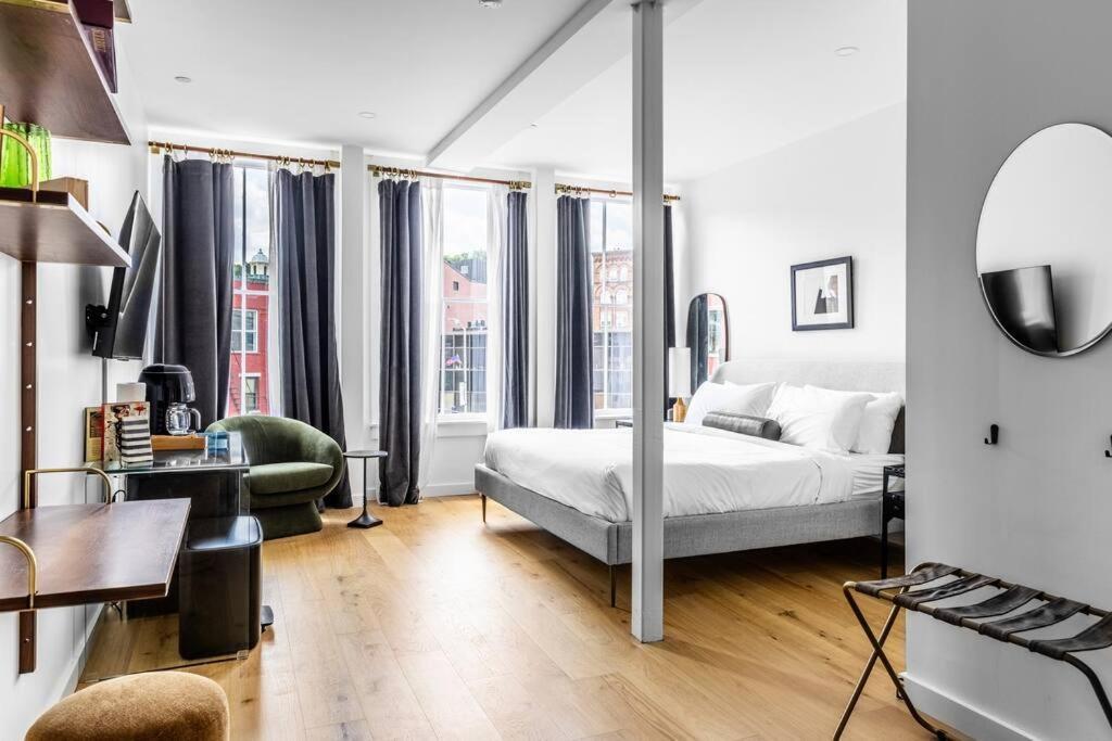 The Phenix Historic Dtwn Hotel, King Bed, Pickering Square View, Room # 301 Bangor Extérieur photo